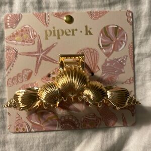 Gold Seashell 🐚 Hair Clip